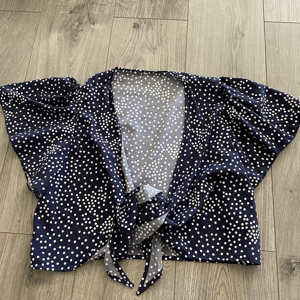 SHEIN tie front crop top with flowy sleeves